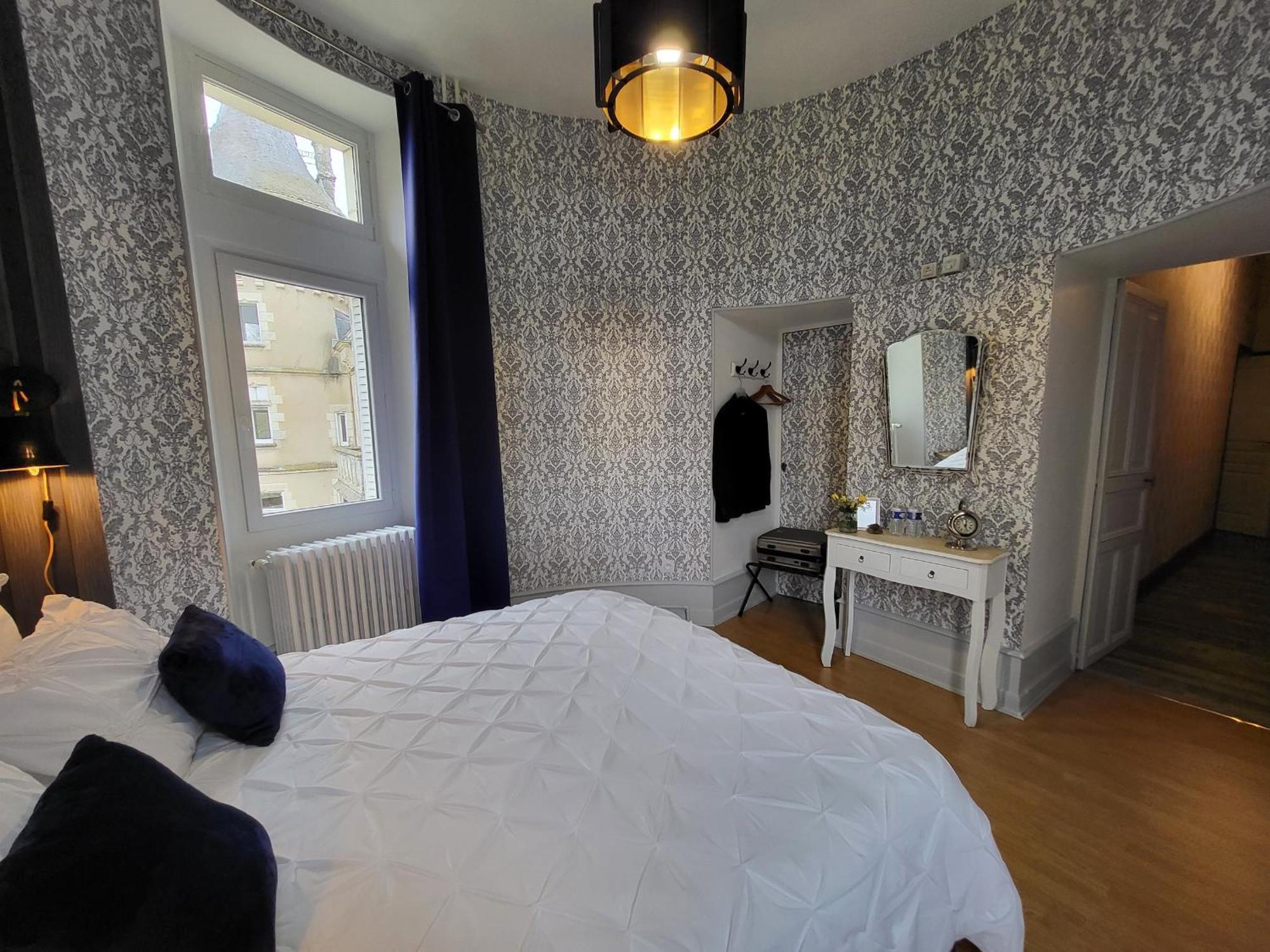Sejour De Charme Au Chateau Avec Petit-Dejeuner Et Parking - Fr-1-591-705 Cluis Eksteriør billede