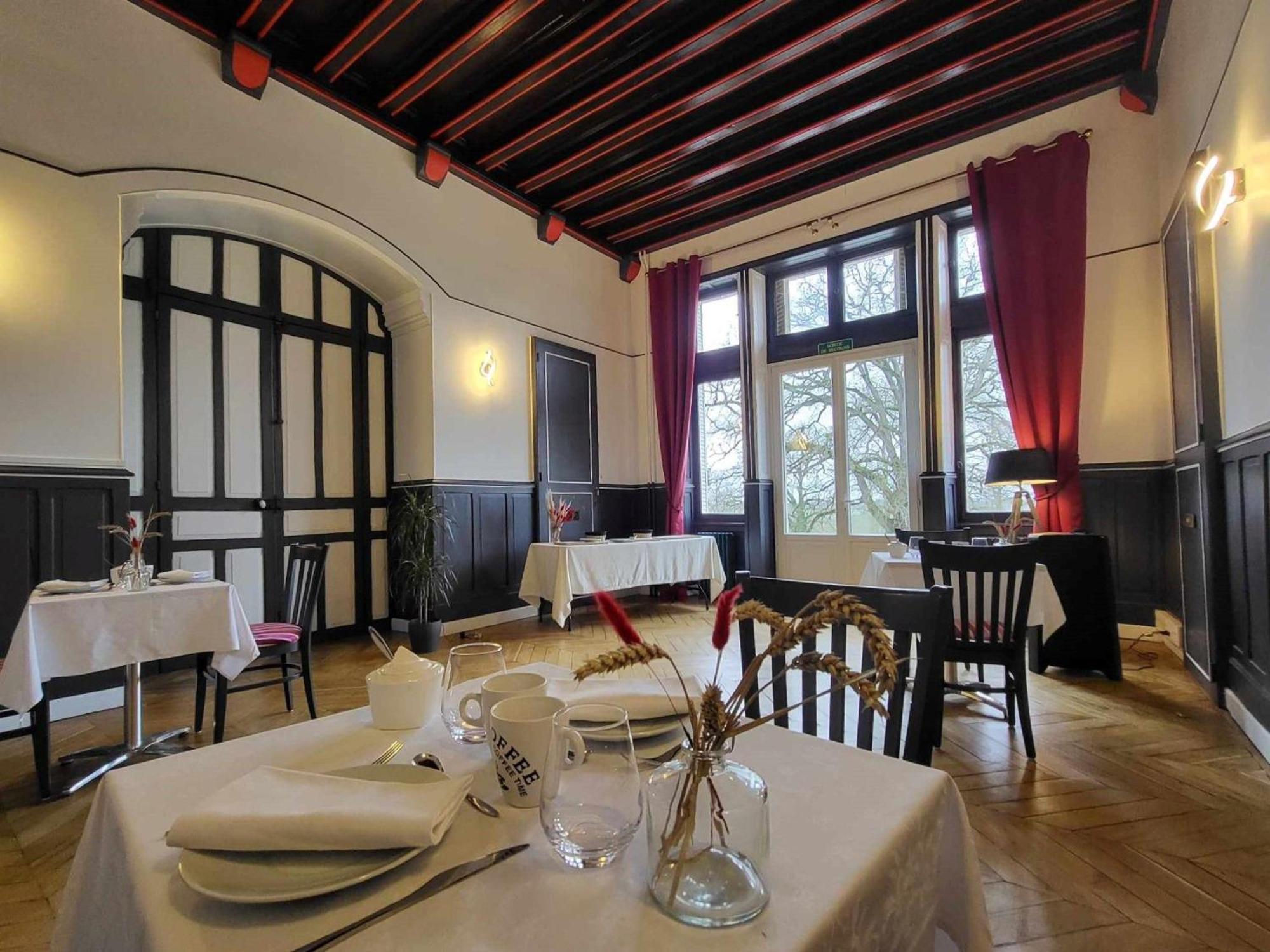 Sejour De Charme Au Chateau Avec Petit-Dejeuner Et Parking - Fr-1-591-705 Cluis Eksteriør billede